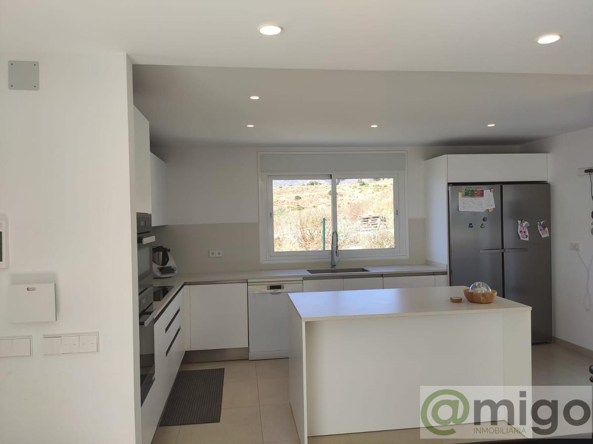 For sale of villa in Estepona