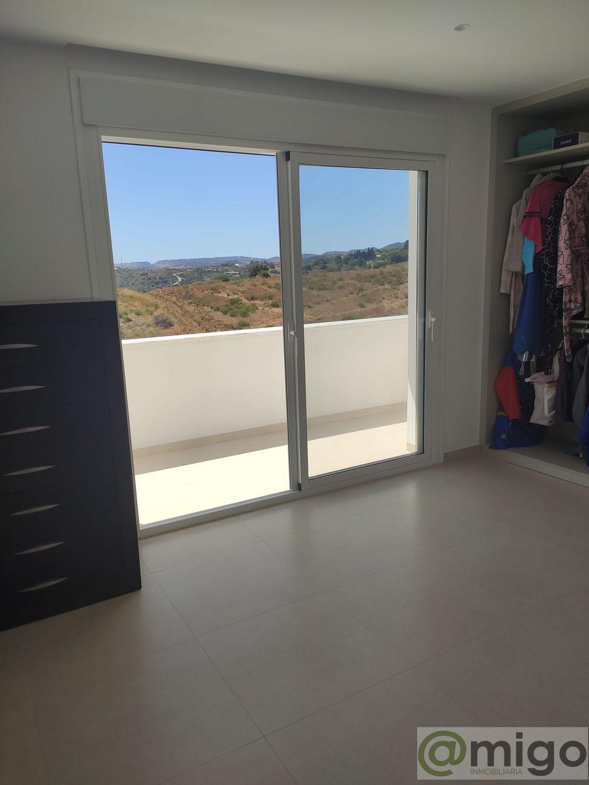 For sale of villa in Estepona