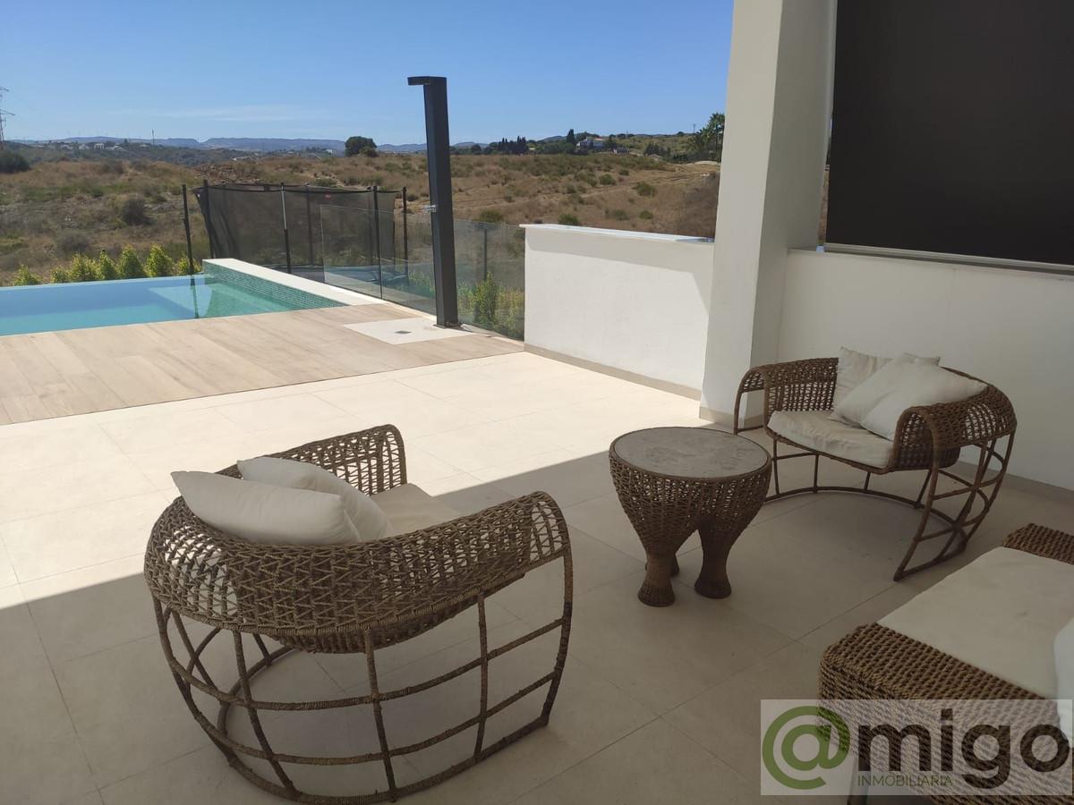 For sale of villa in Estepona