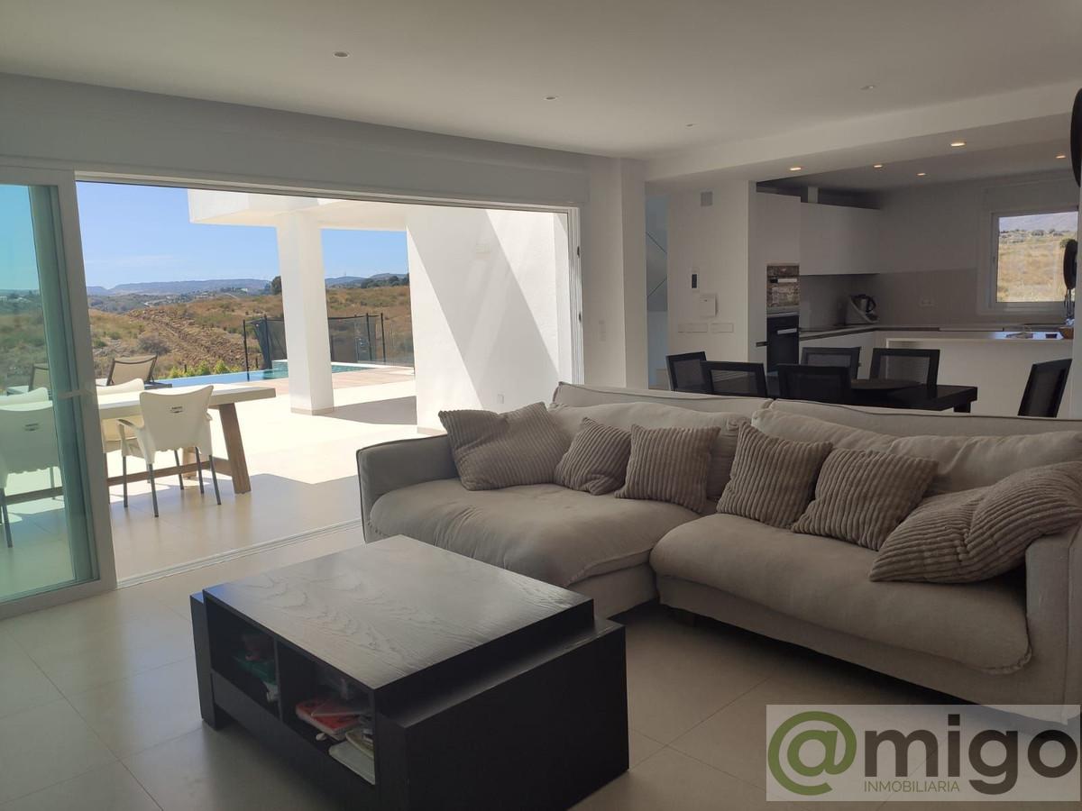 For sale of villa in Estepona