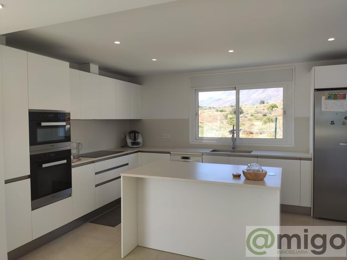 For sale of villa in Estepona
