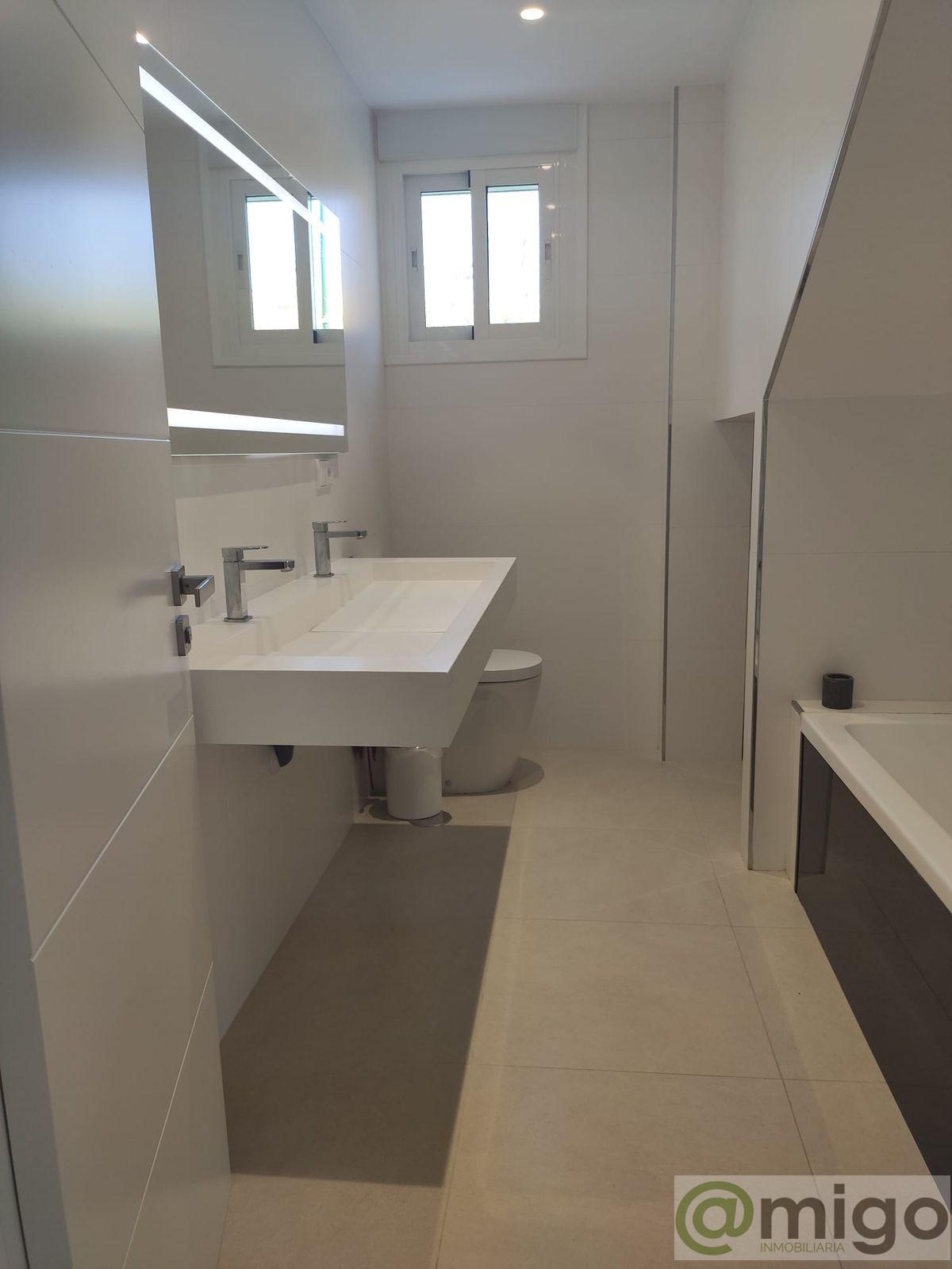 For sale of villa in Estepona