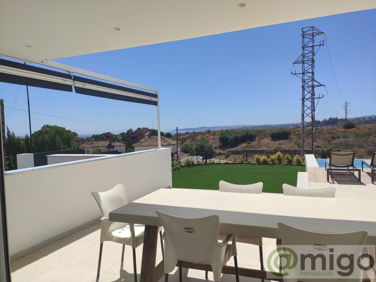 For sale of villa in Estepona