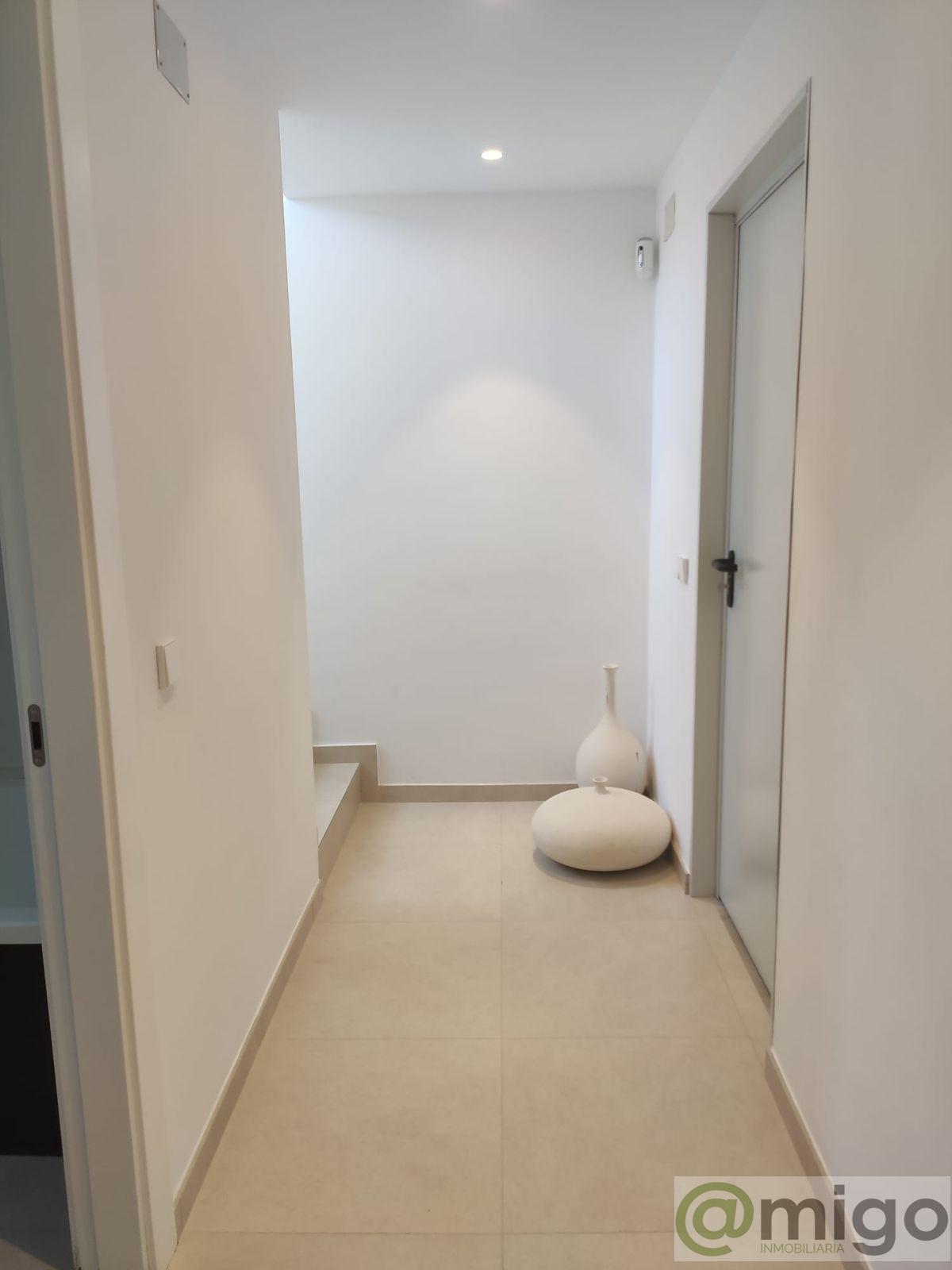 For sale of villa in Estepona