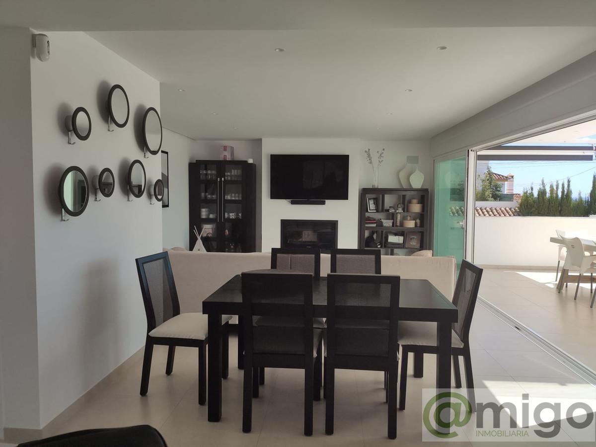 For sale of villa in Estepona