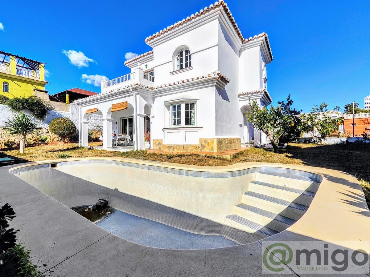For sale of villa in Benalmadena Costa