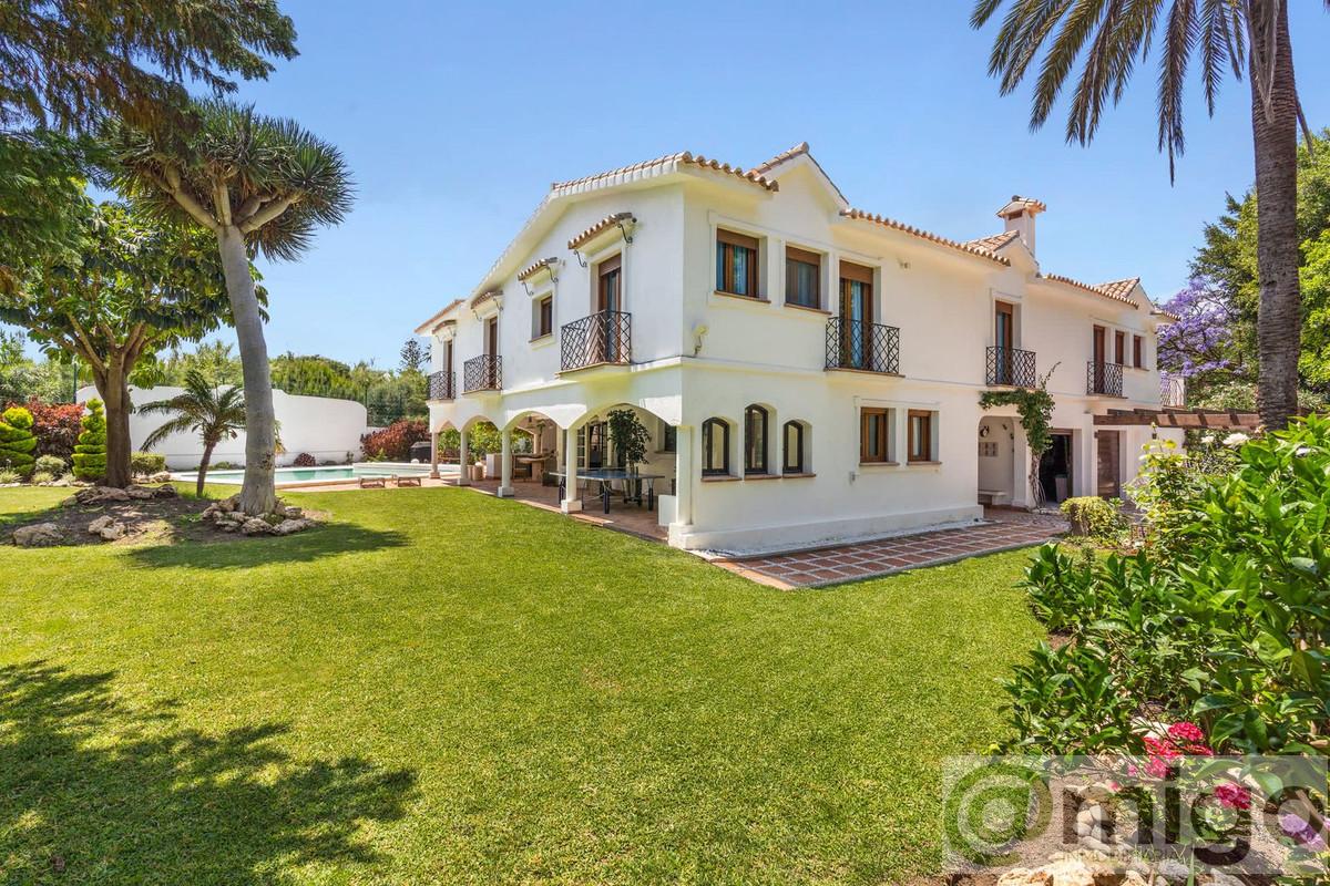 For sale of villa in Marbella