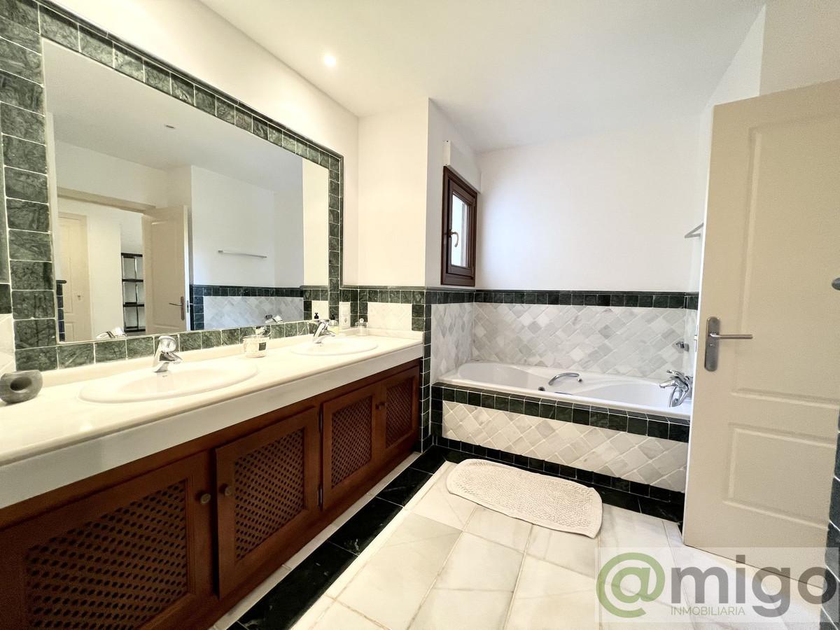 For sale of apartment in Marbella