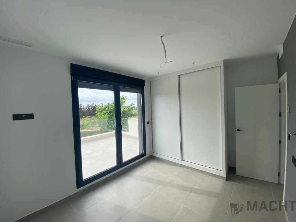 Venta de villa en Los Alcázares