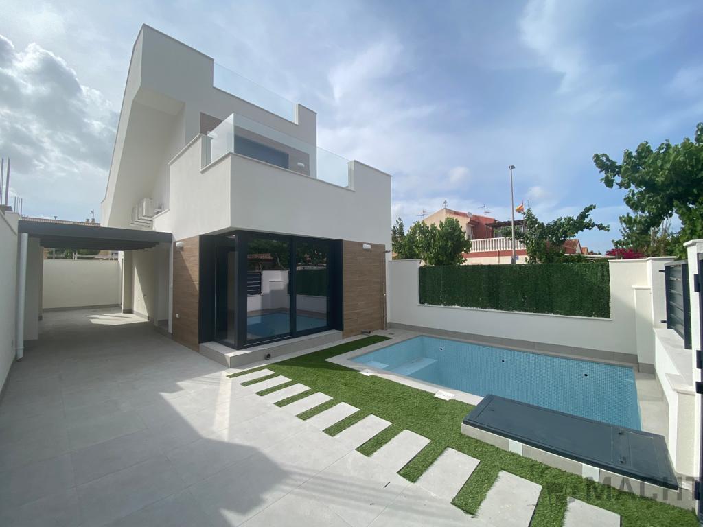Venta de villa en Los Alcázares