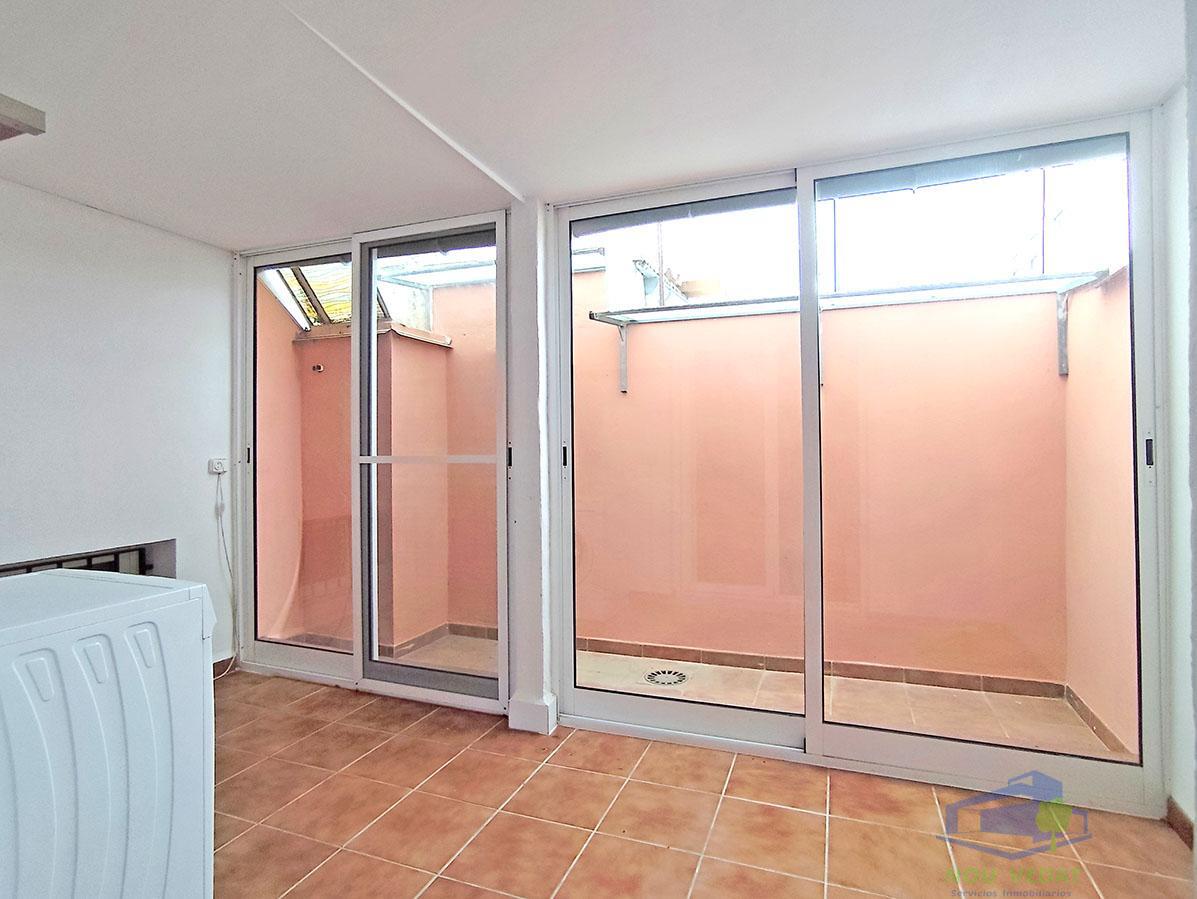 For rent of flat in Monserrat