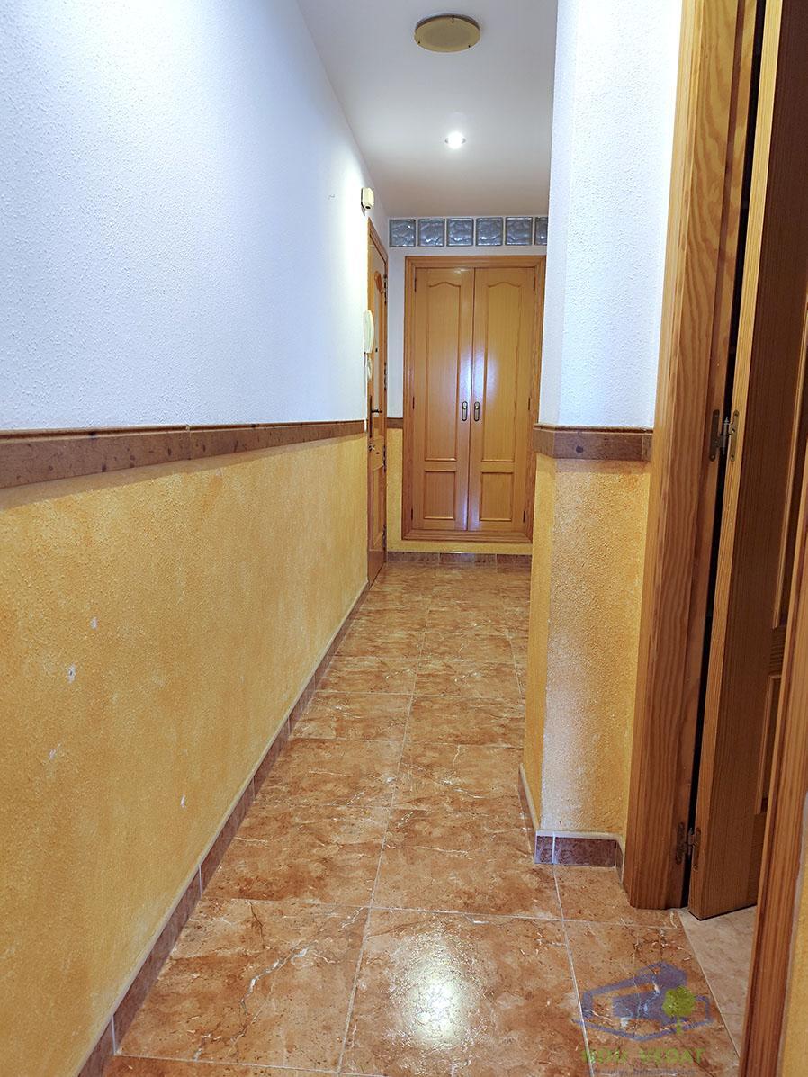 For rent of flat in Monserrat
