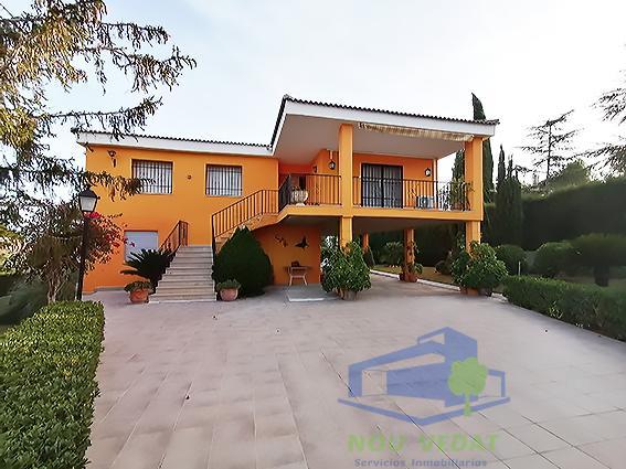 For sale of chalet in Monserrat