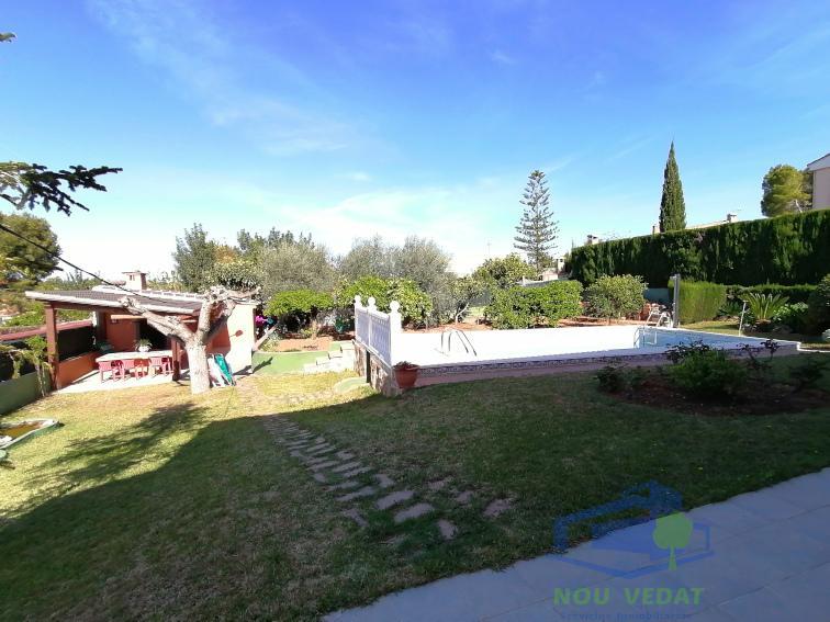 For sale of chalet in Monserrat