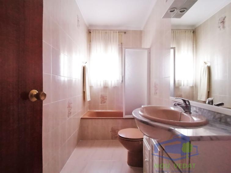 For sale of chalet in Monserrat