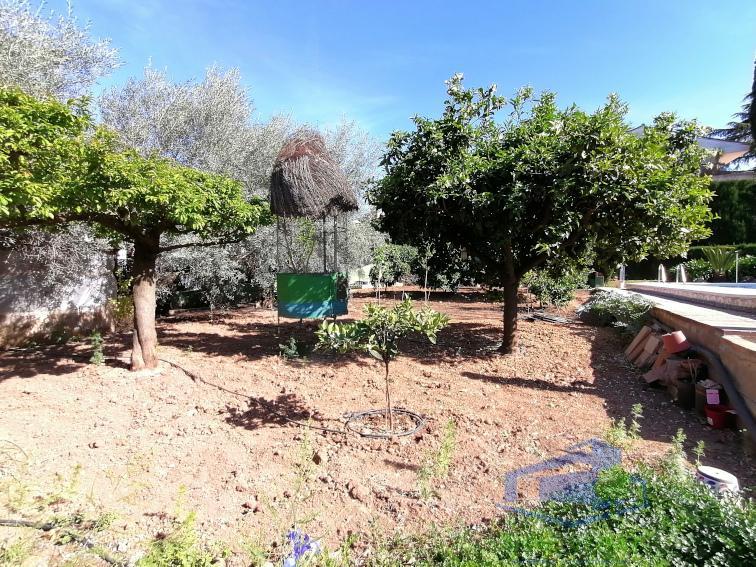 For sale of chalet in Monserrat