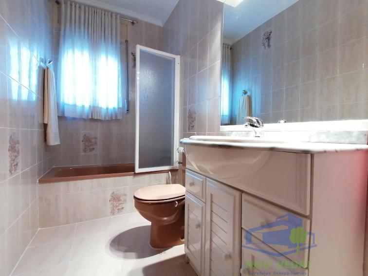 For sale of chalet in Monserrat
