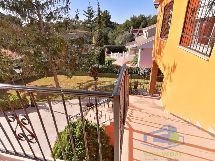 For sale of chalet in Monserrat