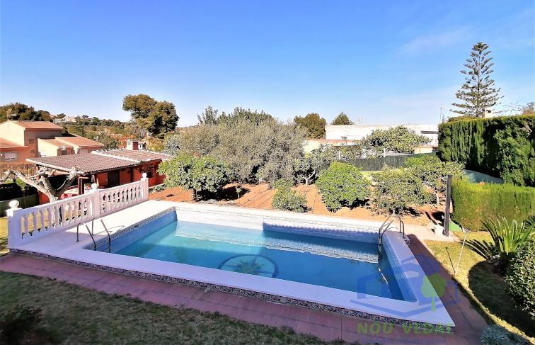For sale of chalet in Monserrat