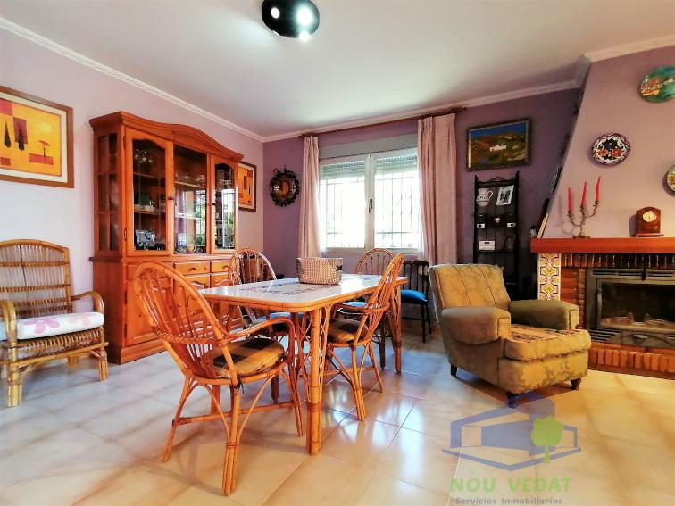 For sale of chalet in Monserrat