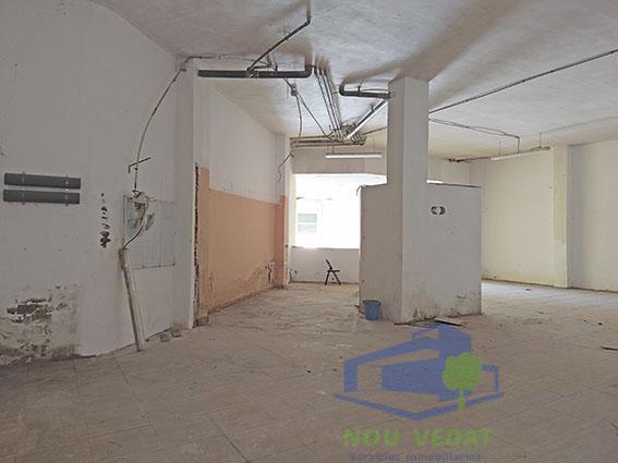 For sale of premises in Montroy