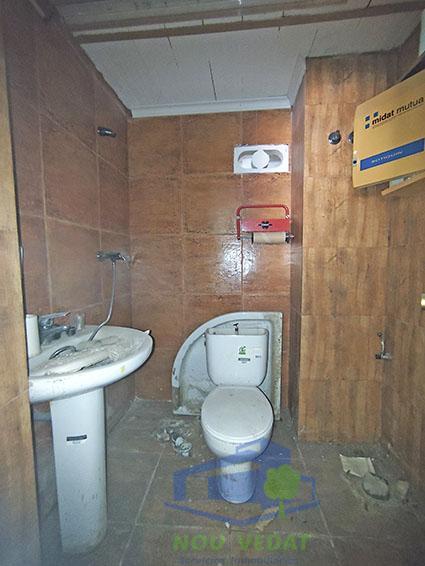 For sale of premises in Montroy