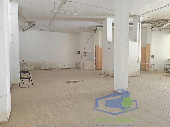 For sale of premises in Montroy