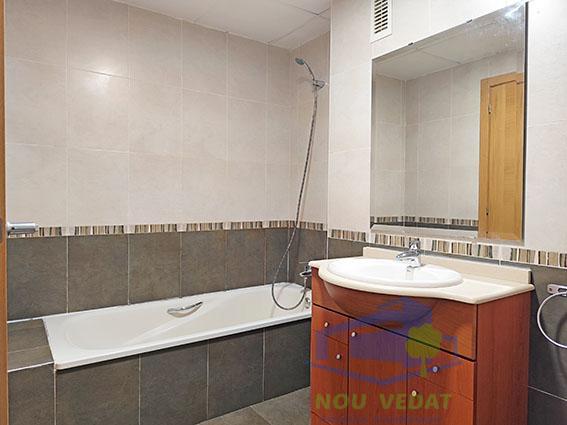 Suite bathroom