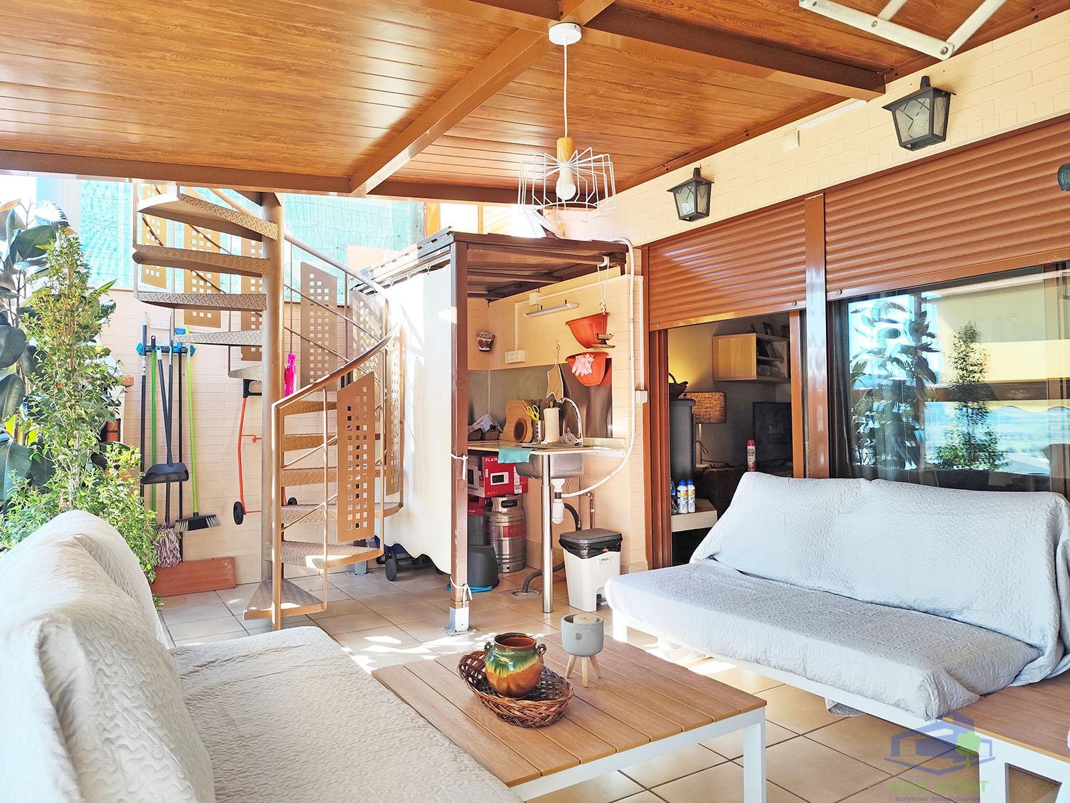 For sale of penthouse in Monserrat
