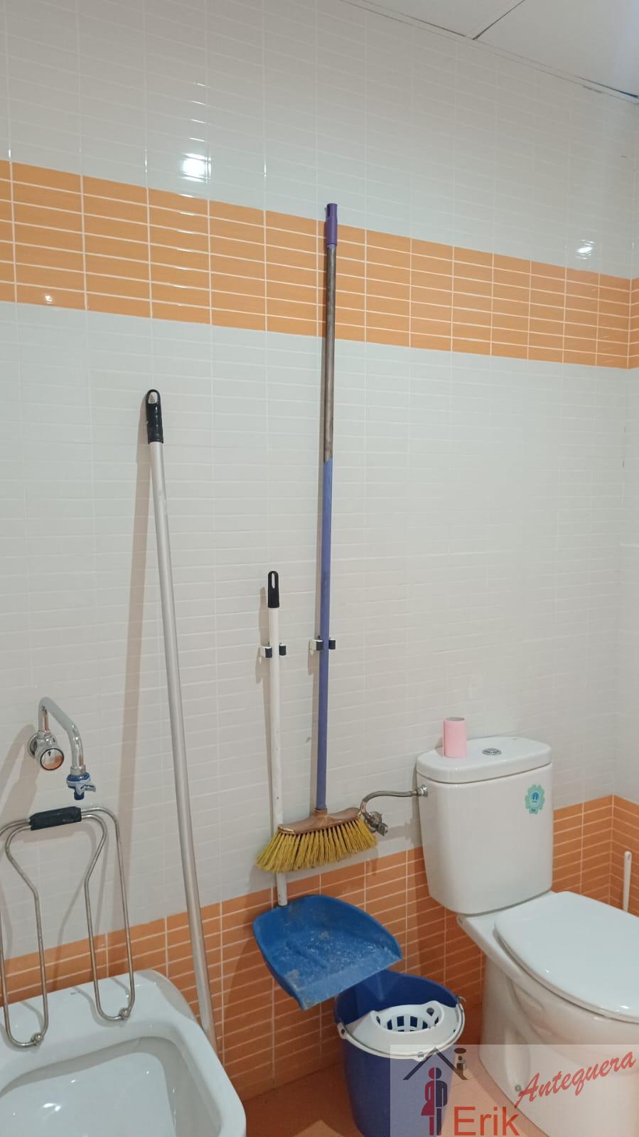 Venta de local comercial en Antequera