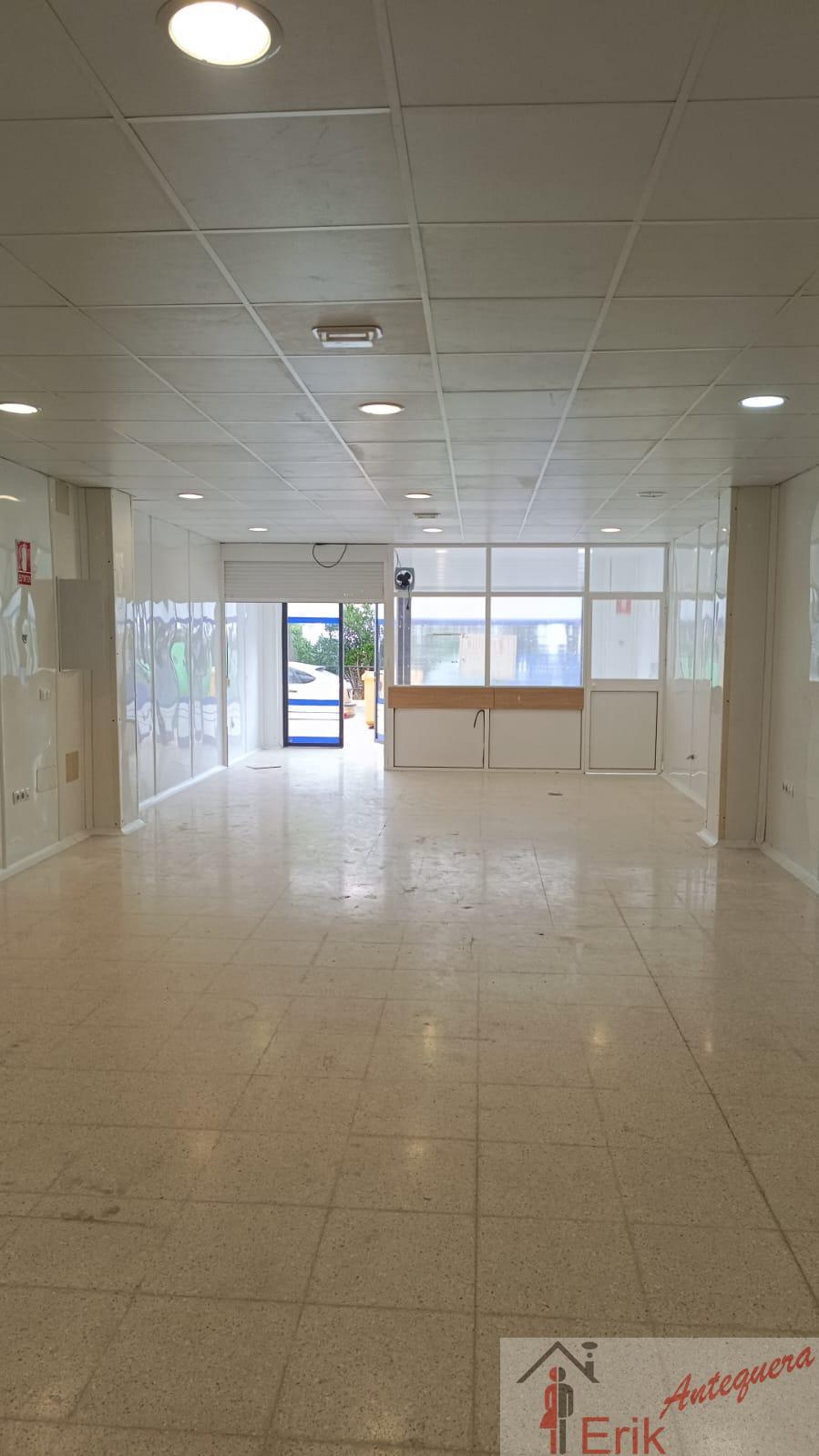 Venta de local comercial en Antequera