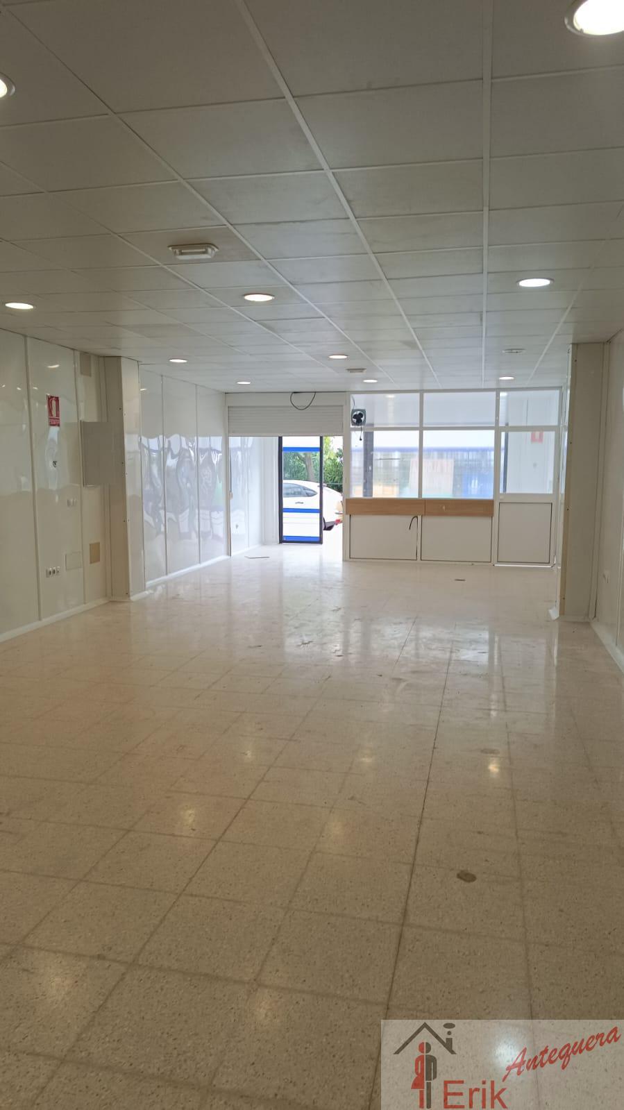 Venta de local comercial en Antequera