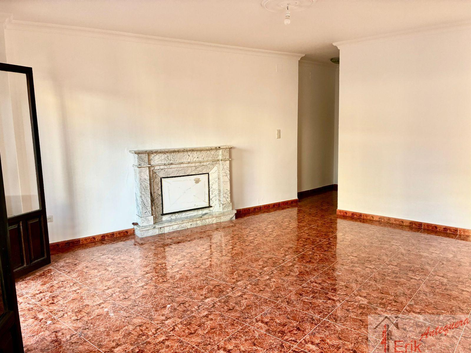 For sale of flat in Antequera