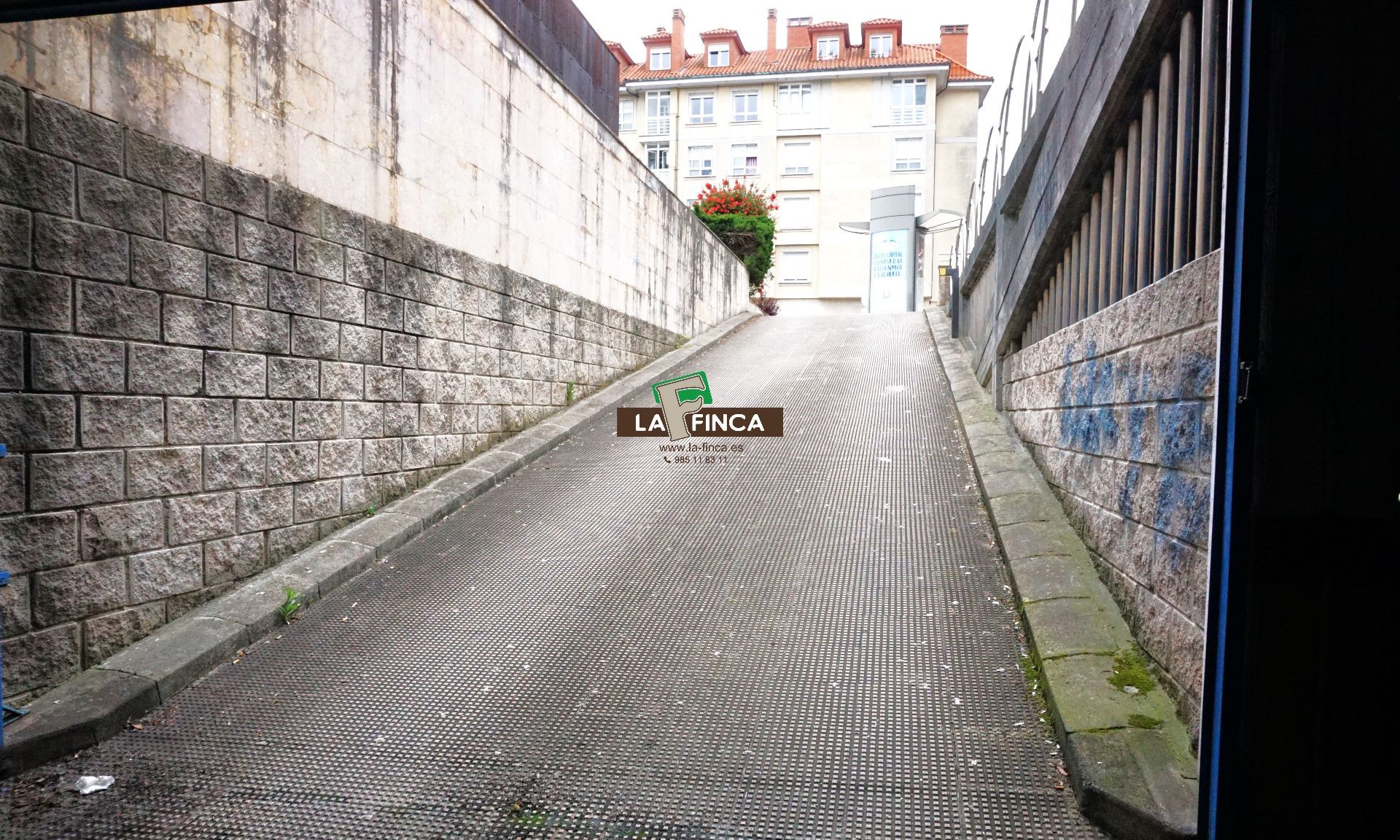 For sale of garage in Oviedo
