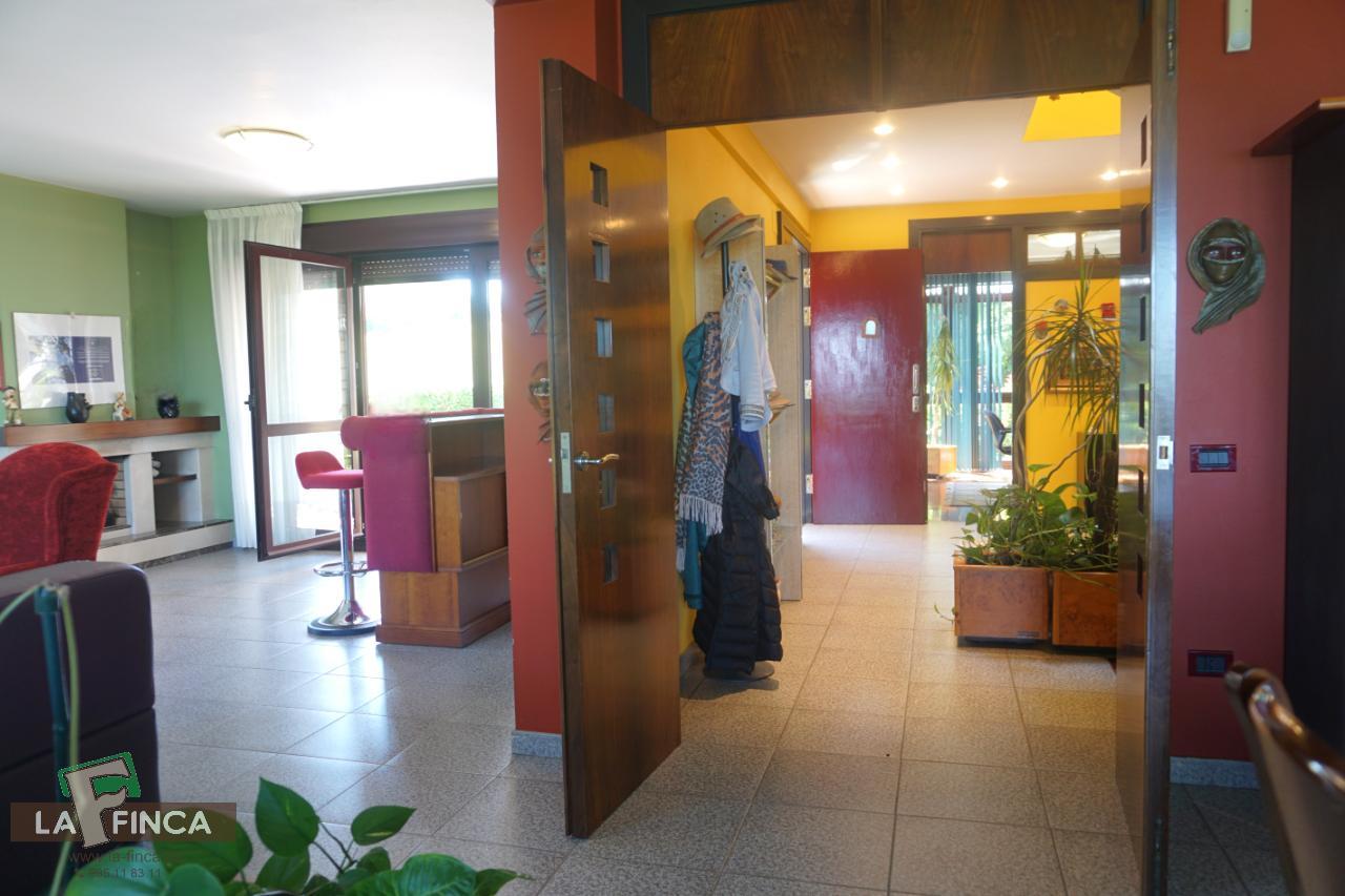 For sale of house in Oviedo