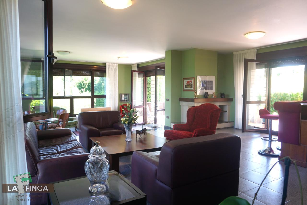 For sale of house in Oviedo