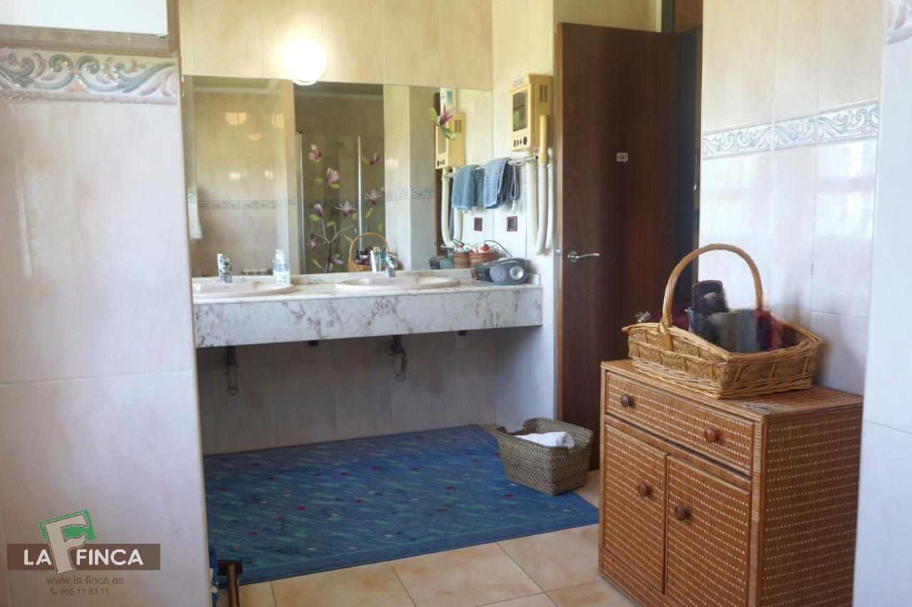 For sale of house in Oviedo