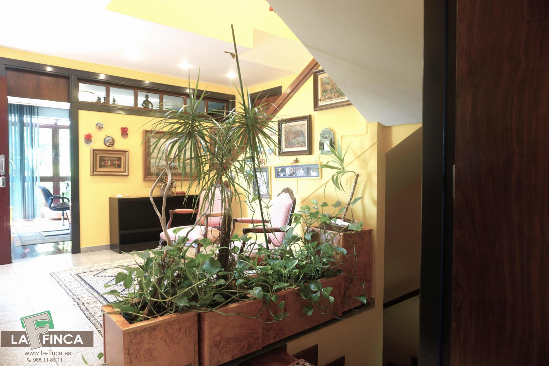 For sale of house in Oviedo