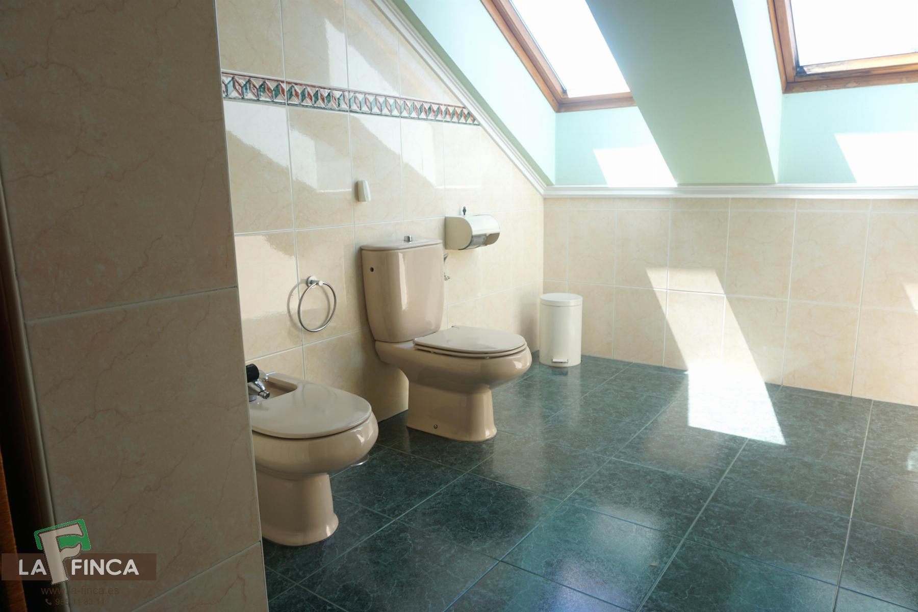 For sale of house in Oviedo