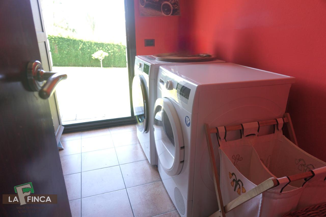 For sale of house in Oviedo