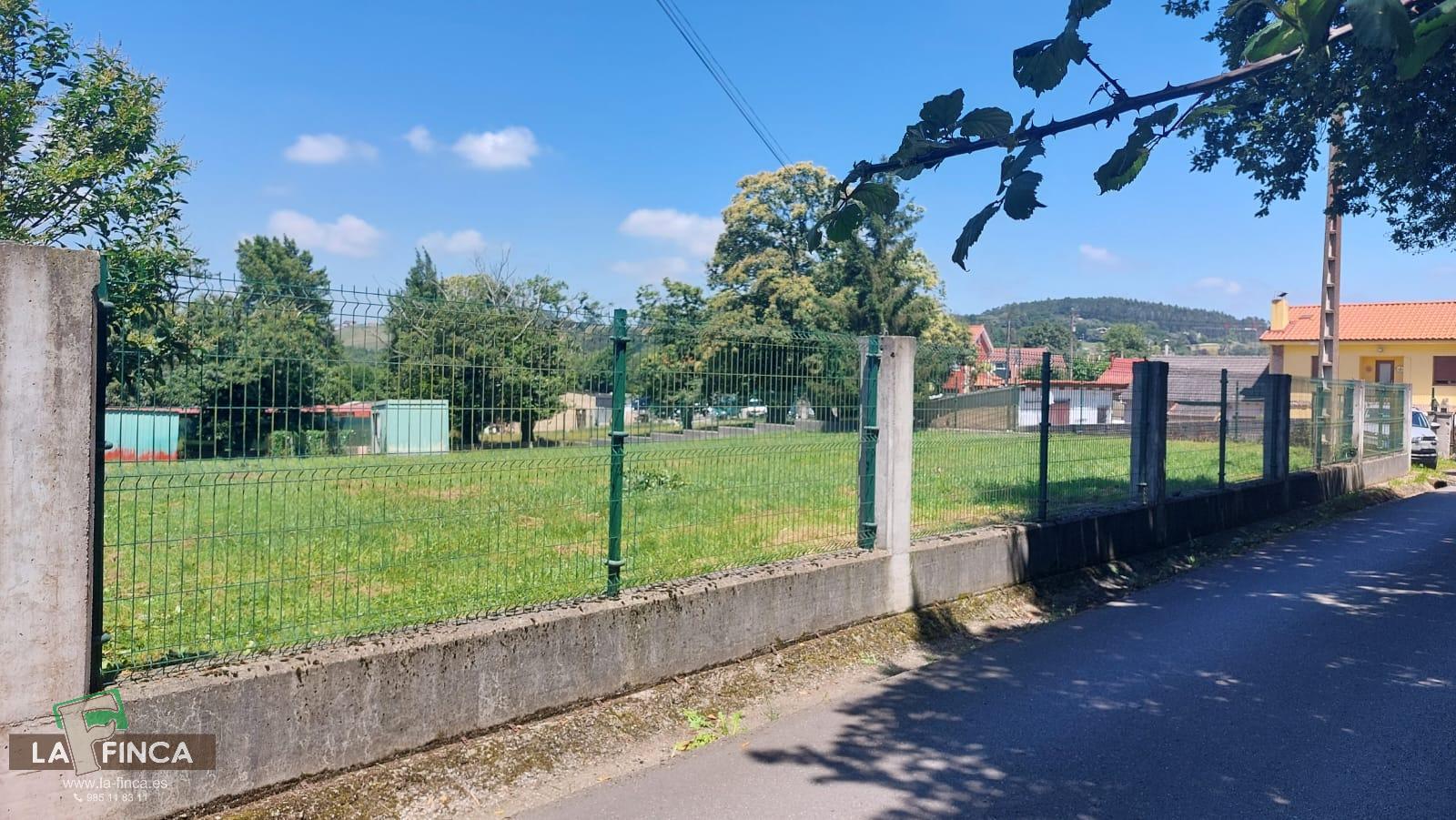 For sale of land in Llanera