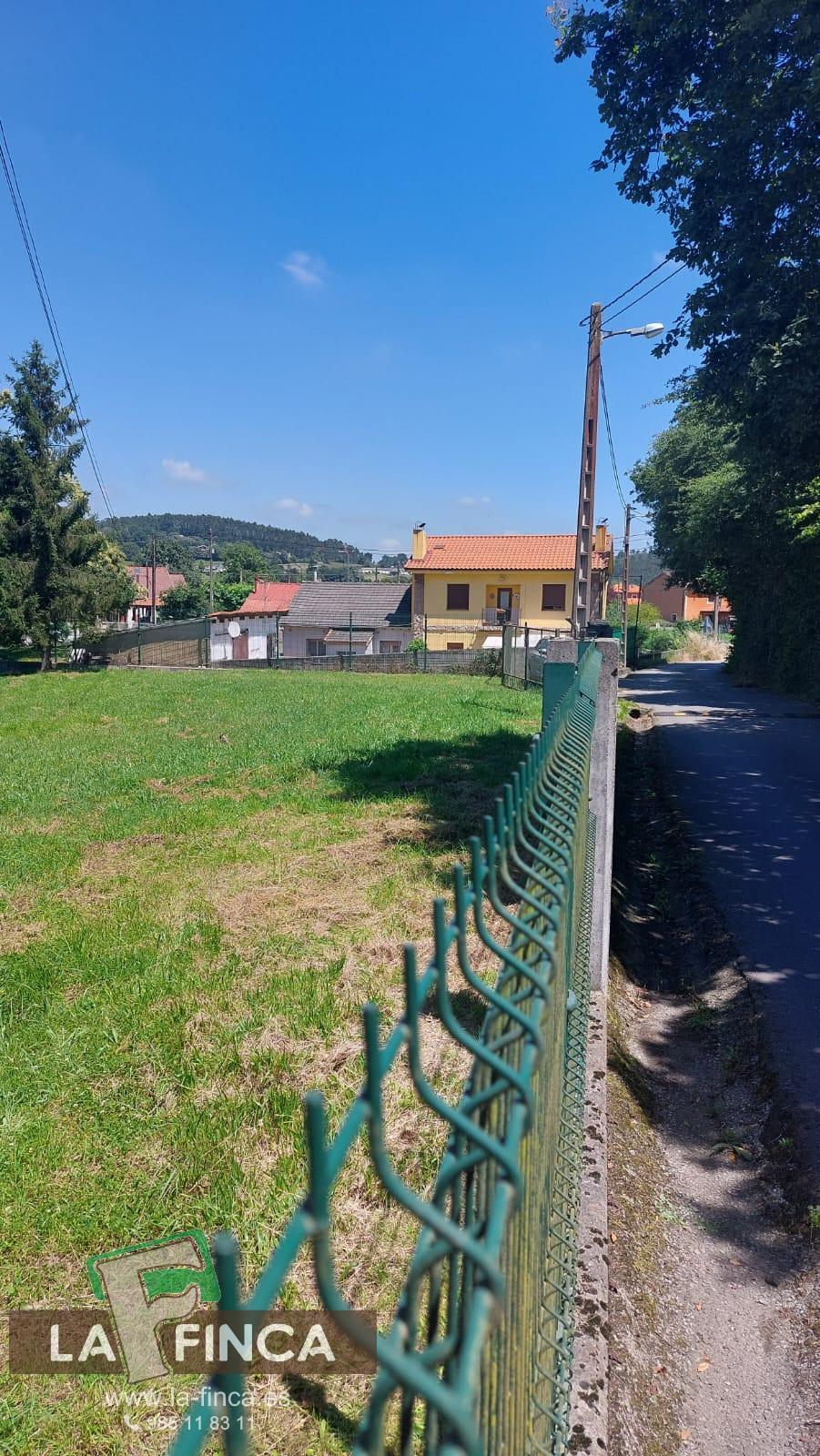 For sale of land in Llanera