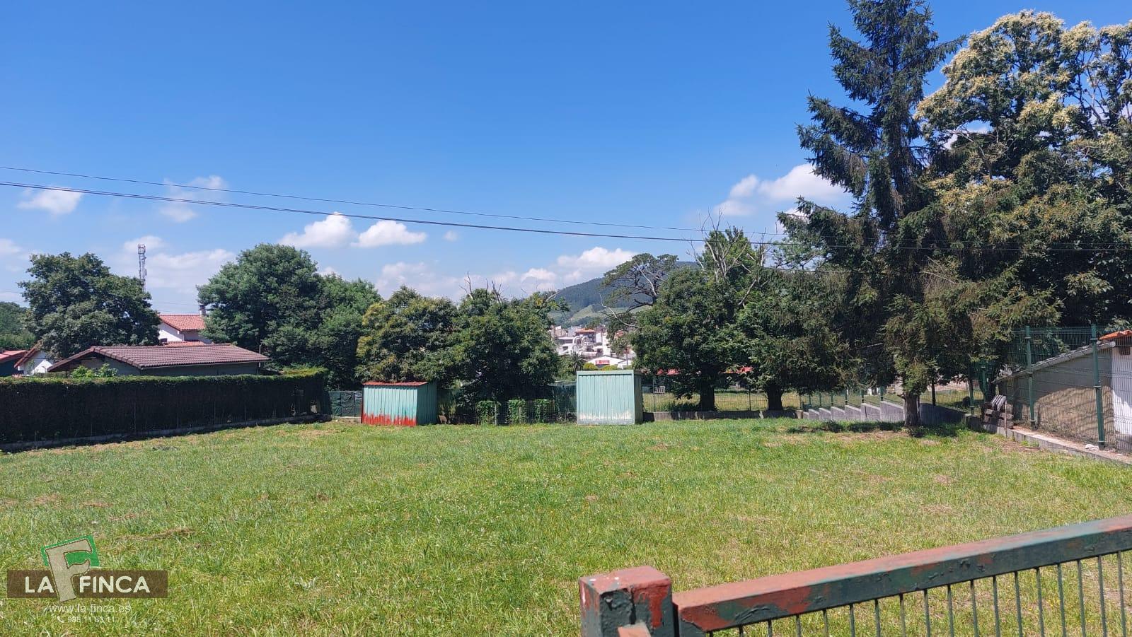 For sale of land in Llanera