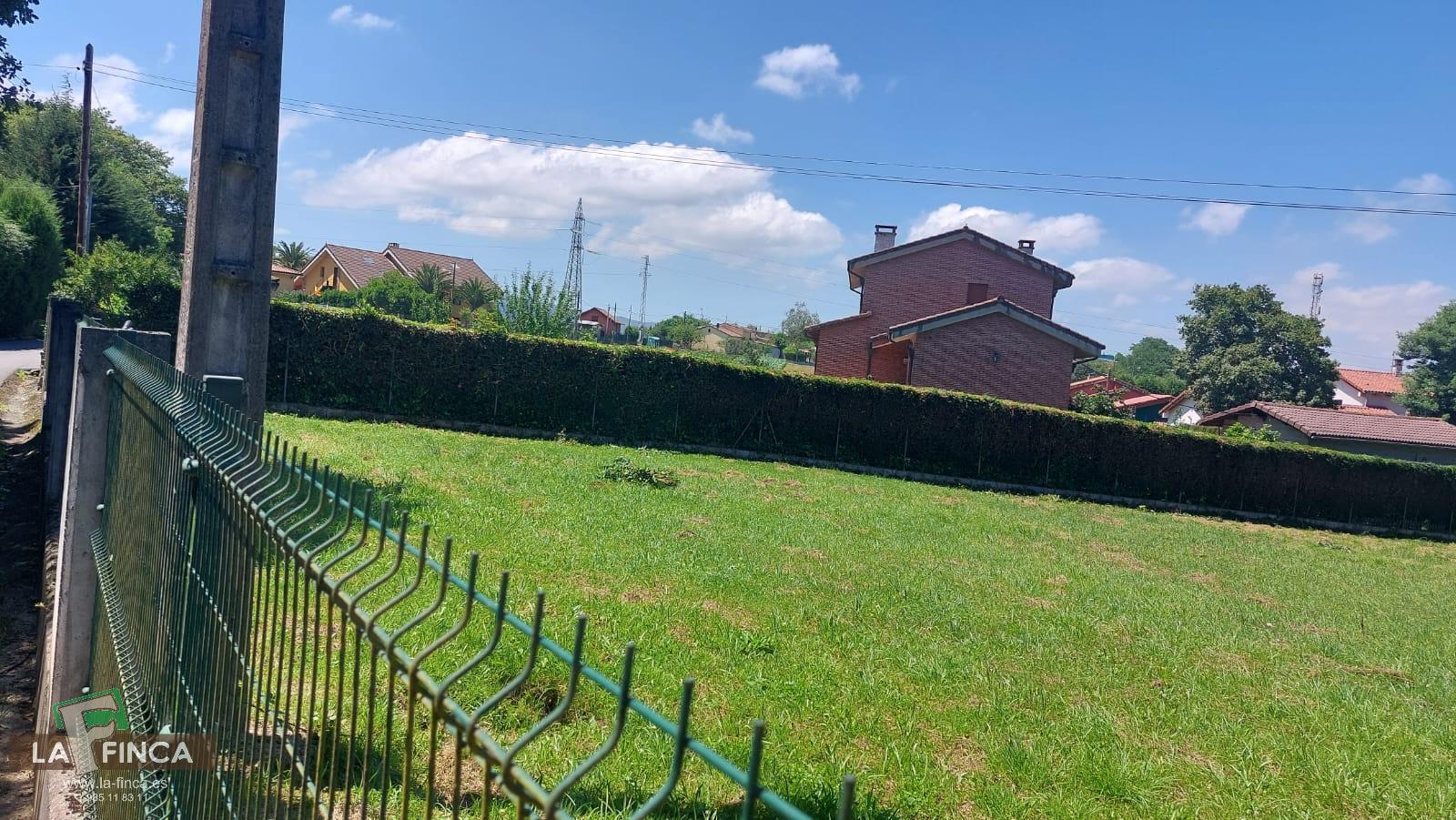 For sale of land in Llanera