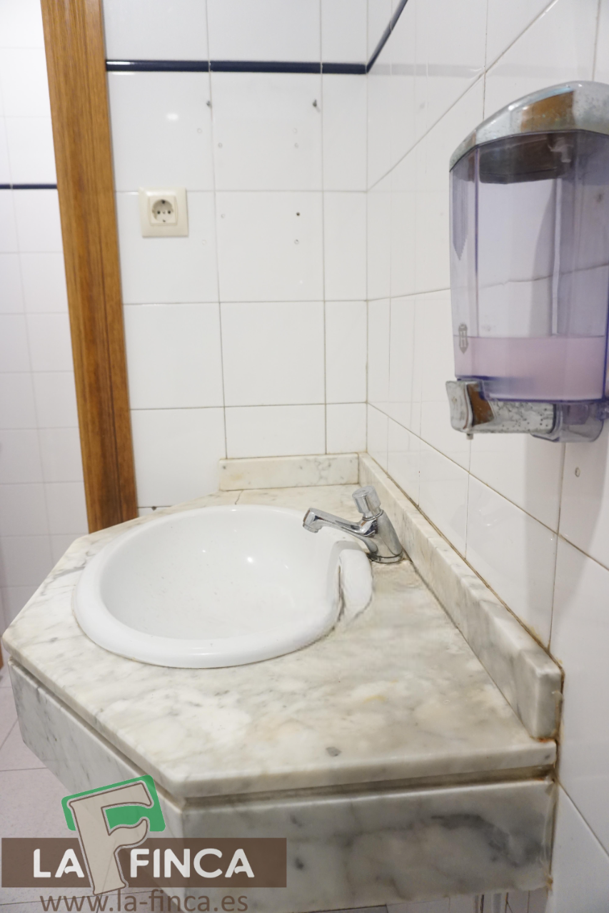 For sale of premises in Oviedo