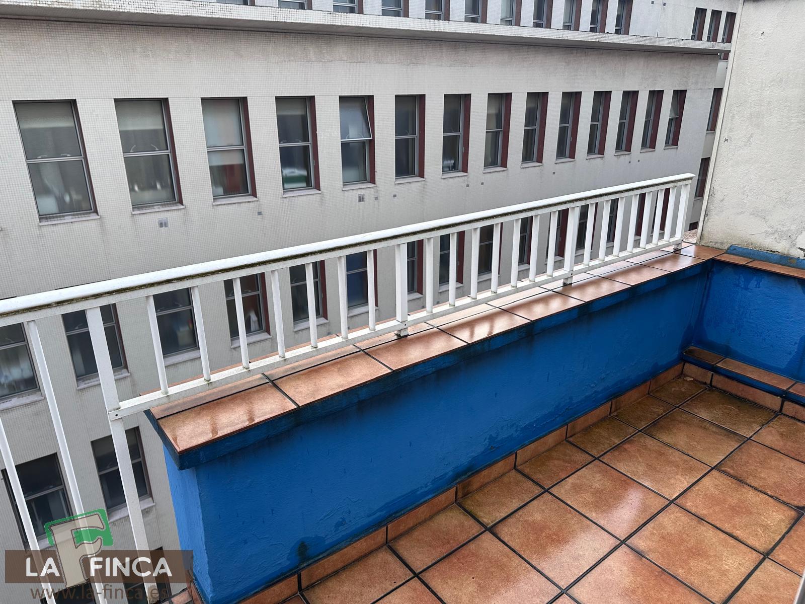 For sale of penthouse in Oviedo