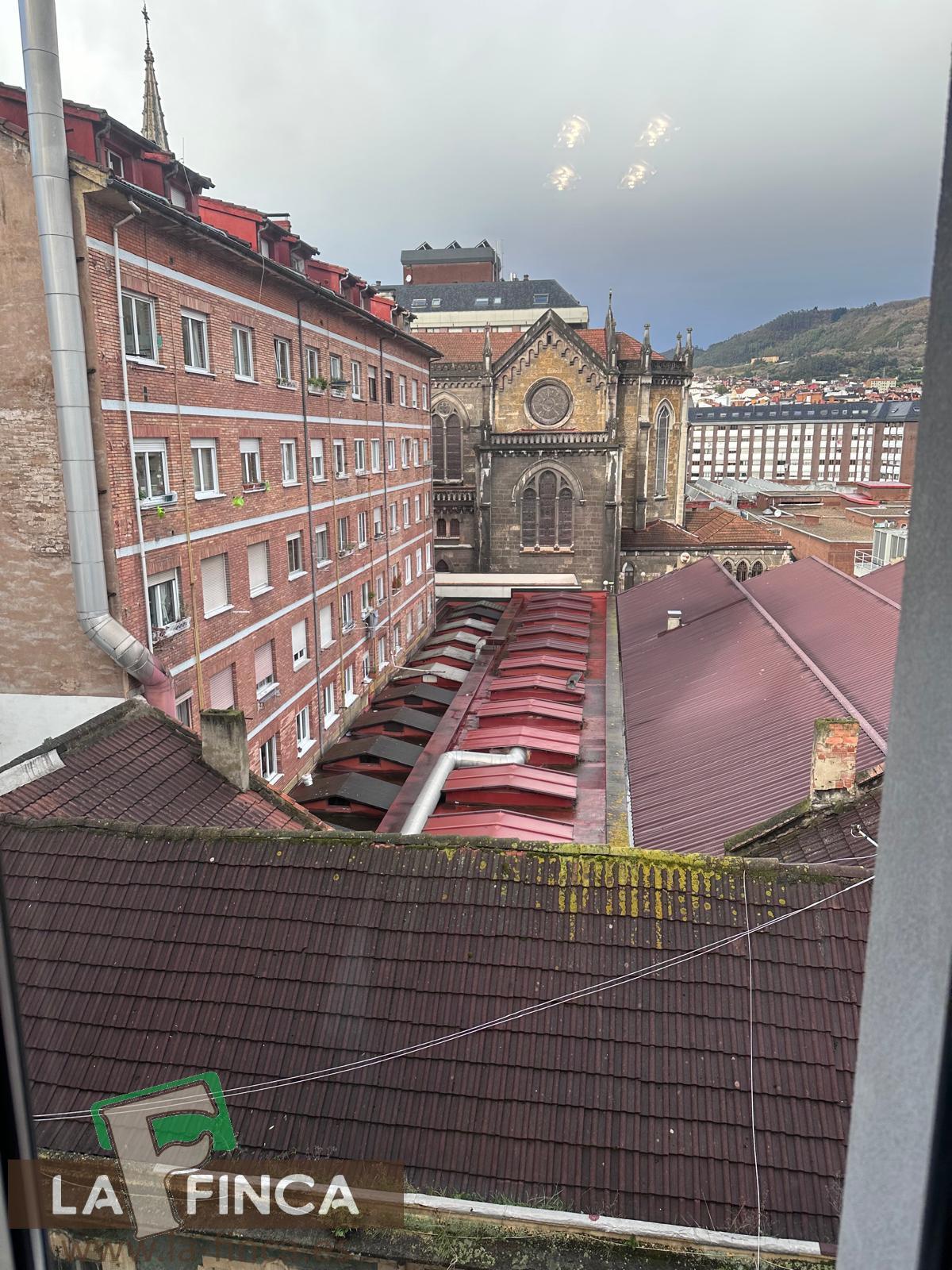 For sale of penthouse in Oviedo