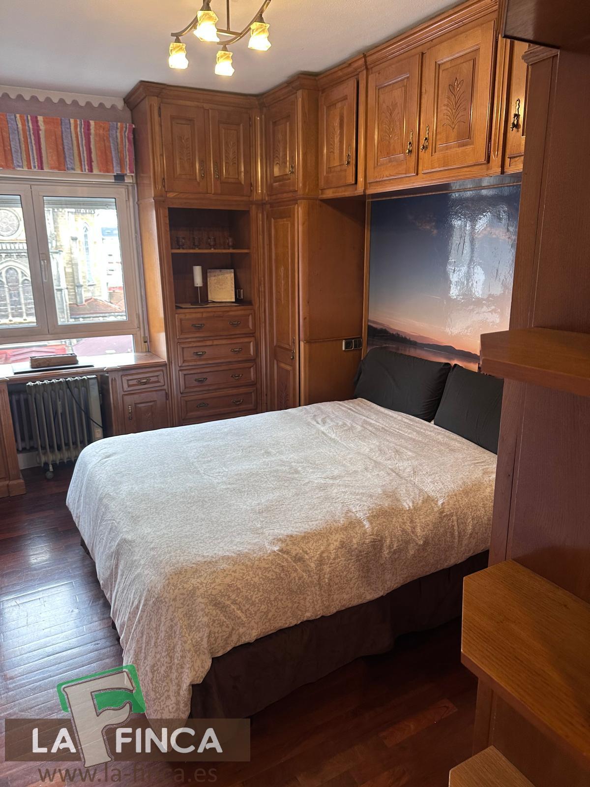 For sale of penthouse in Oviedo