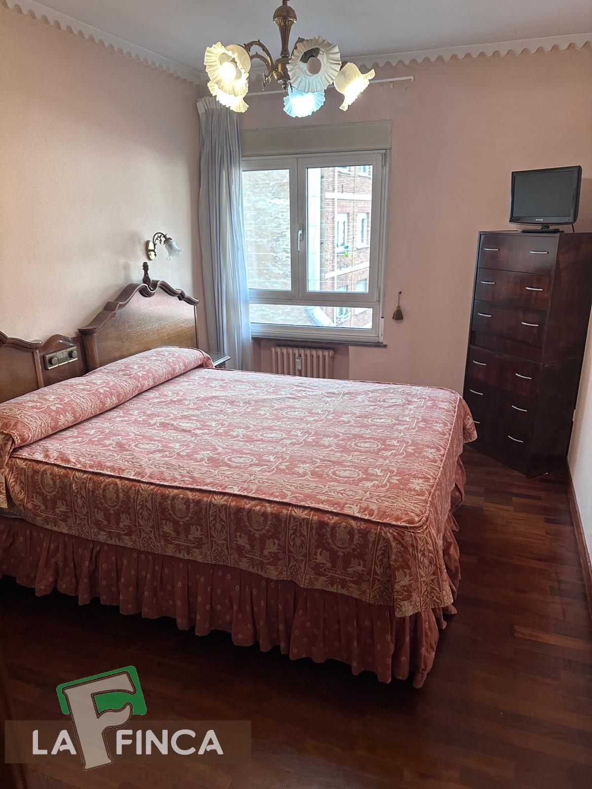 For sale of penthouse in Oviedo