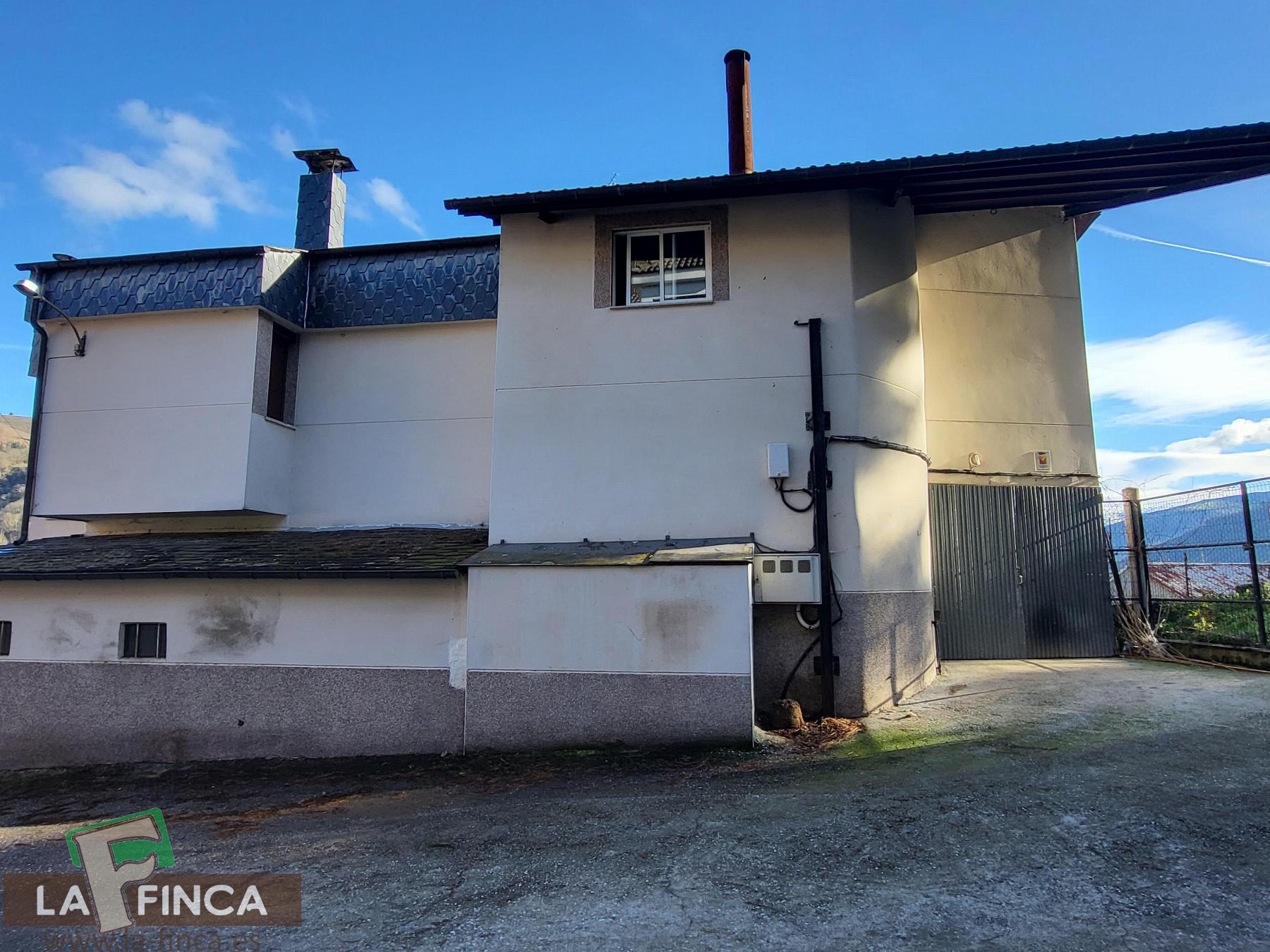 Venta de casa en Cangas del Narcea